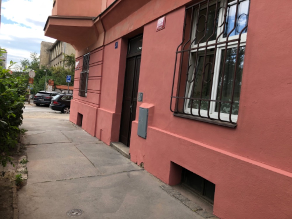 Dům po odstranění graffiti